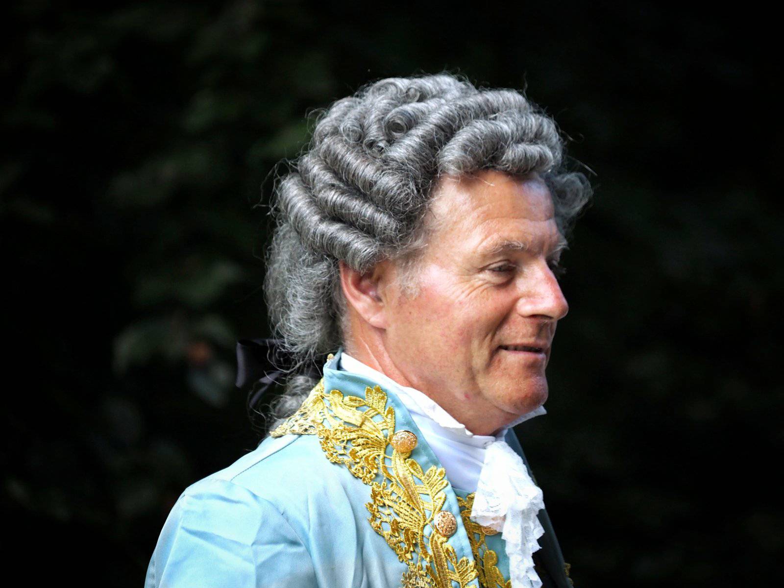 Kunde 23 mit individuell angefertigter historischer Perücke